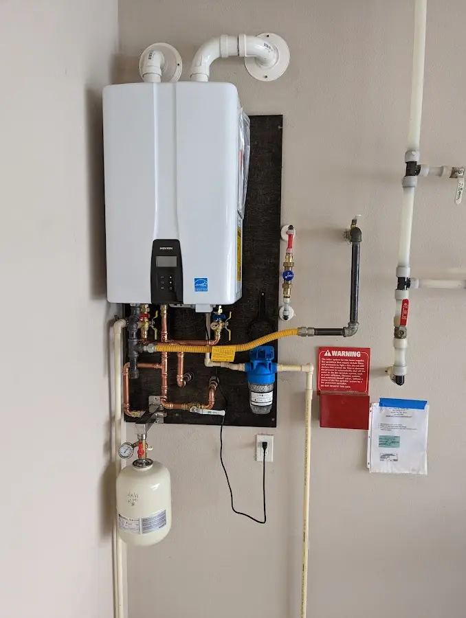 Professional plumber installing copper piping in a Hull home